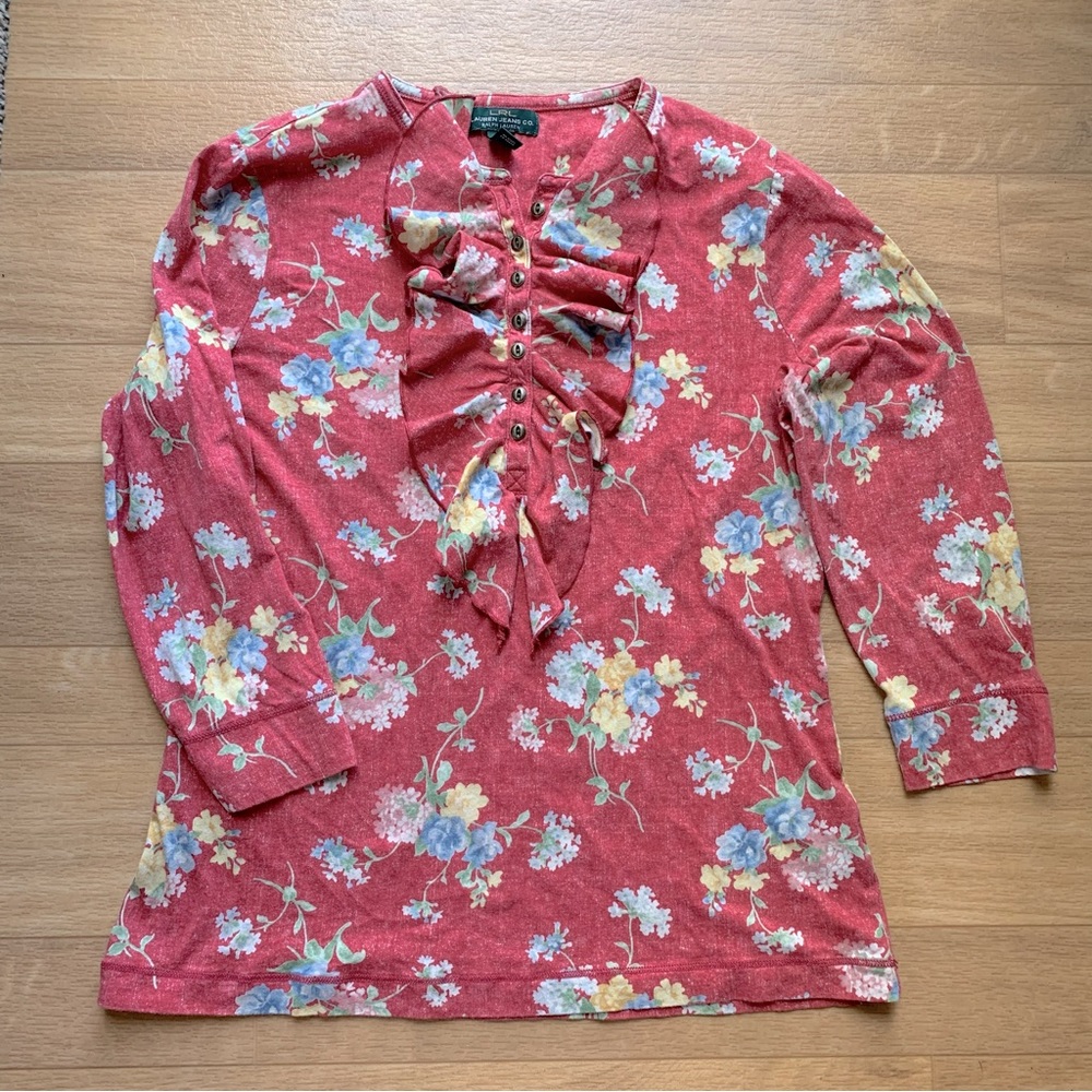LRL Lauren Jeans Top Ruffle Front Knit Top in washed coral floral Size Medium